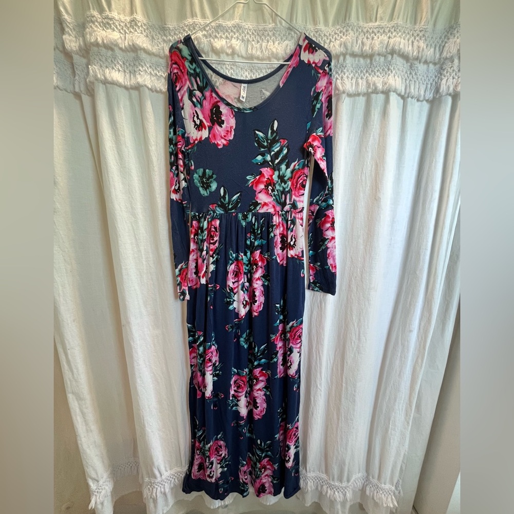 Elegant Floral Maxi Dress in Navy and Pink